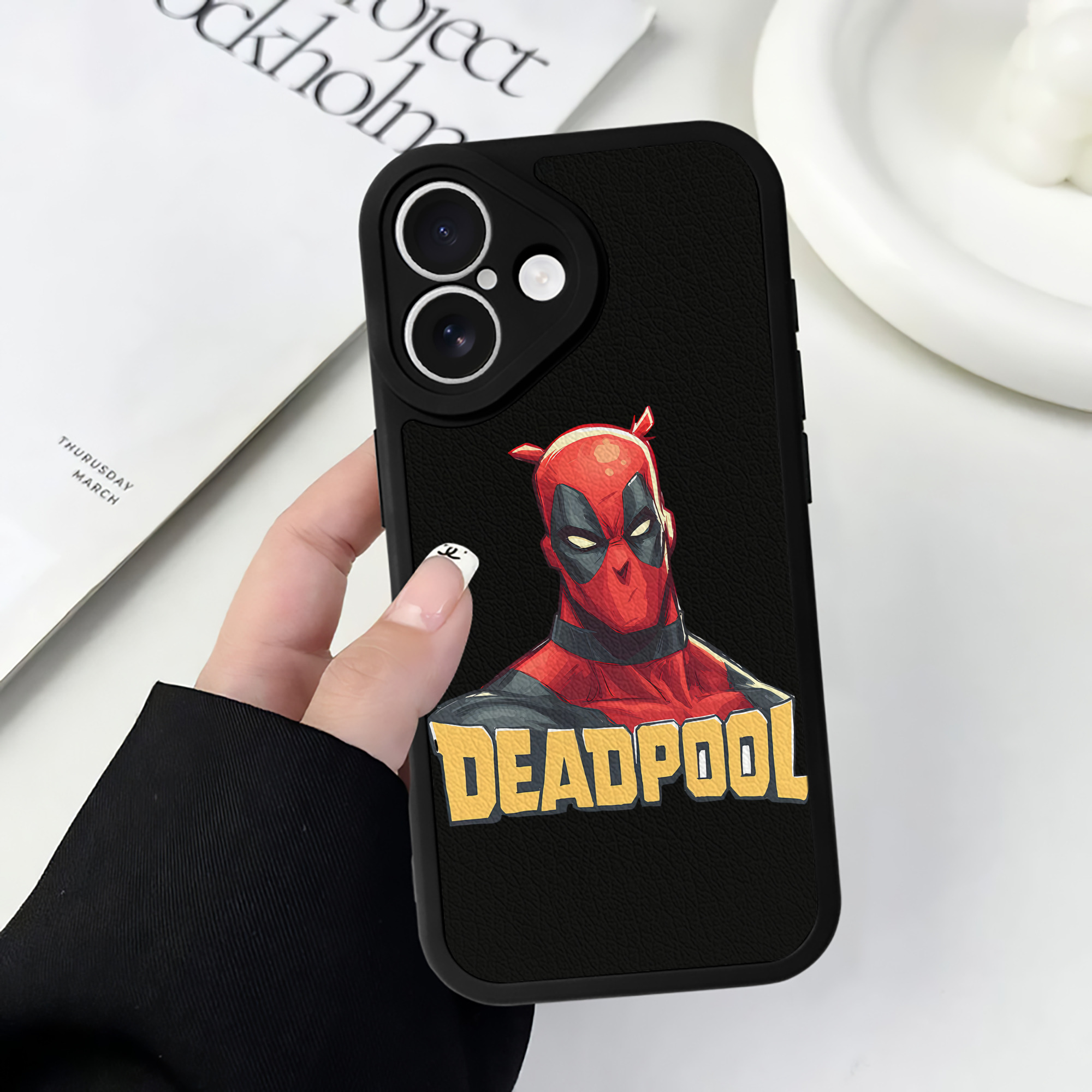 （画像用） Deadpool デッドプール 【iPhone 16シリーズ対応】シリコンスマホケース（レザー調） 材質：シリコン